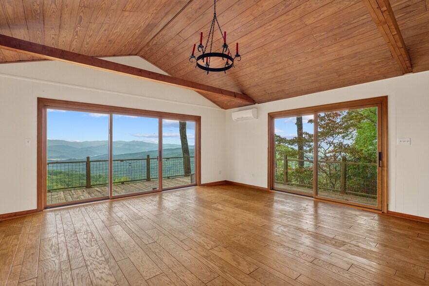 More Photos Of 243 Ridgeline Dr, Brevard Specialty For Sale