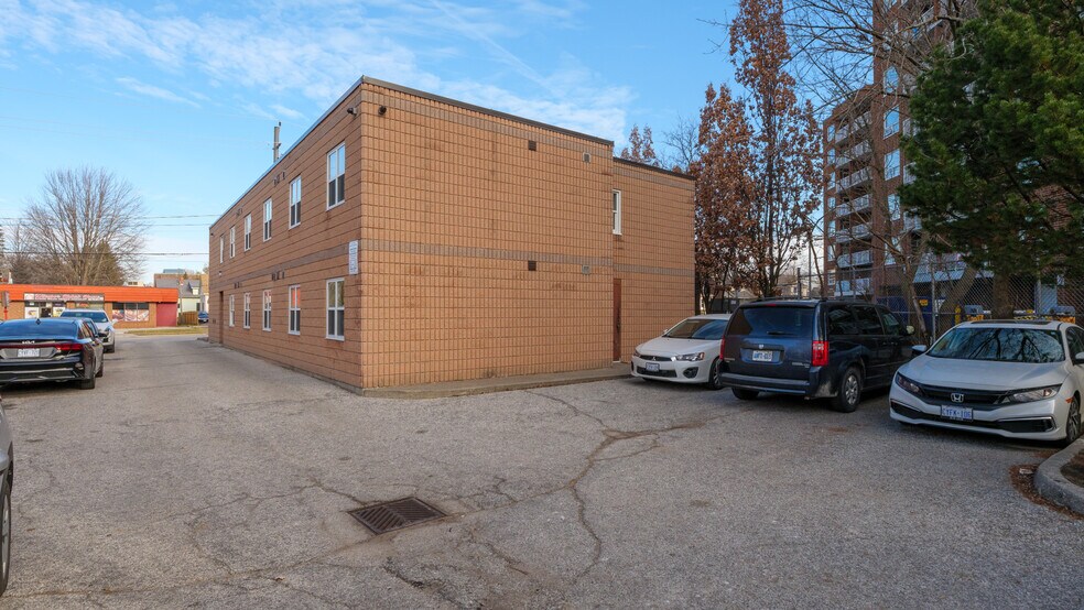 More Photos Of 585 Mill St, Windsor Apartments For Sale