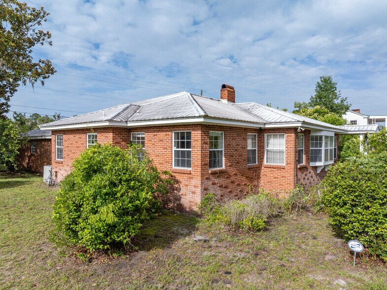 More Photos Of 164 NE Laguna Dr, Lake City Office For Sale