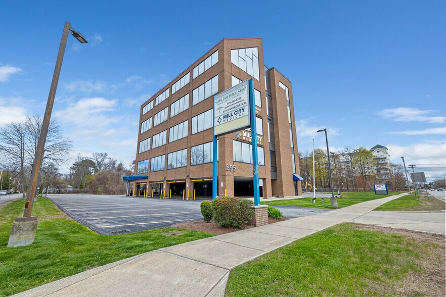 More Photos Of 595 Pawtucket Blvd, Lowell Medical For Lease