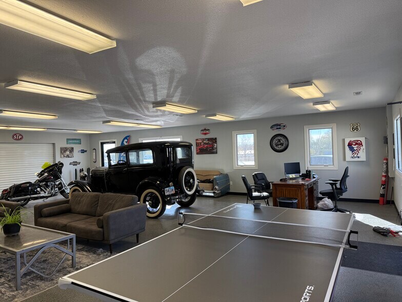 More Photos Of 1585 Valley Dr, Rapid City General Retail For Sale