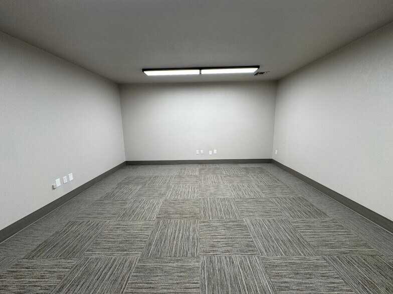 More Photos Of 3745 E Wier Ave, Phoenix Warehouse For Lease