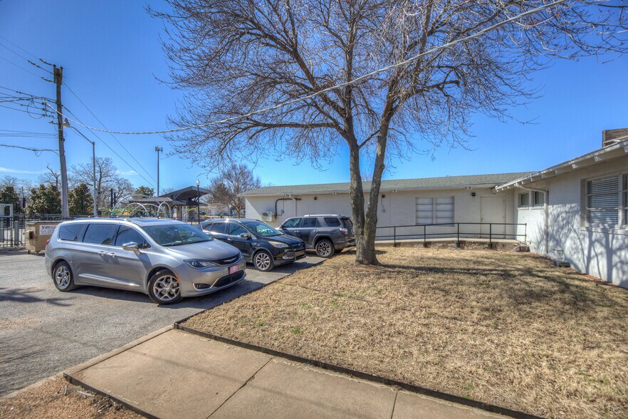 More Photos Of 12 W Dawes Ave, Bixby Office For Sale