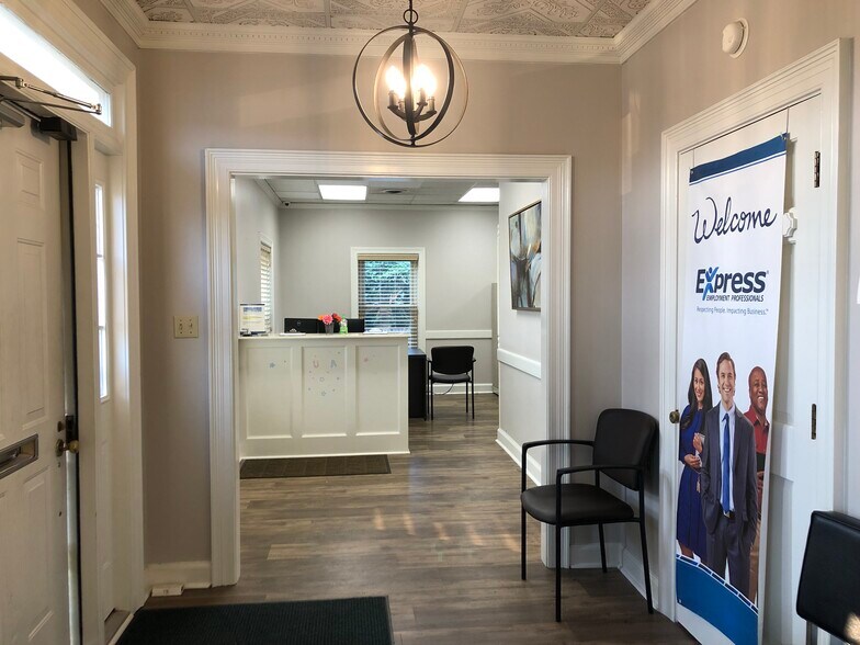 More Photos Of 111 N Trigg Ave, Gallatin Office For Sale