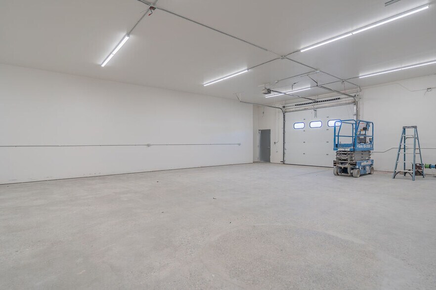 More Photos Of 3225 S Cushman St, Fairbanks Storefront For Sale