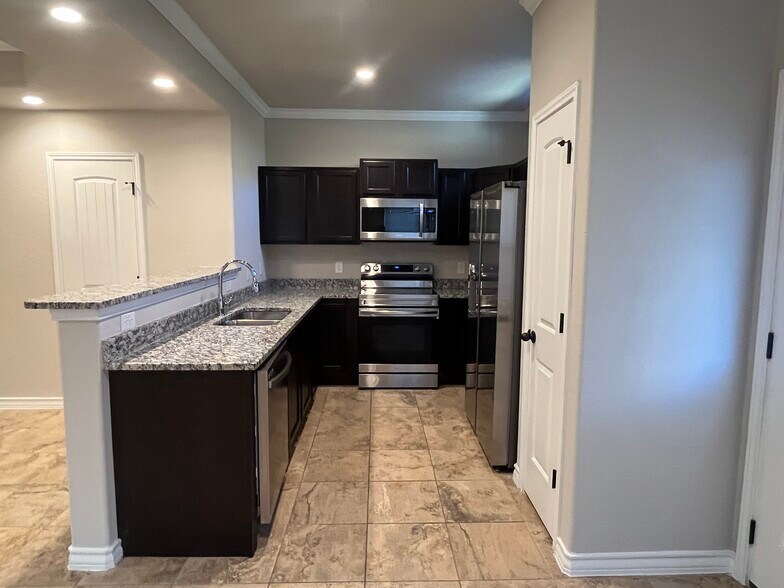 More Photos Of 6303 Luglio Ln, San Antonio Multifamily For Sale