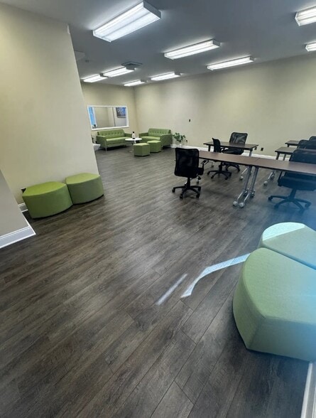 More Photos Of 7521-7533 Presidential Ln, Manassas Office For Sale