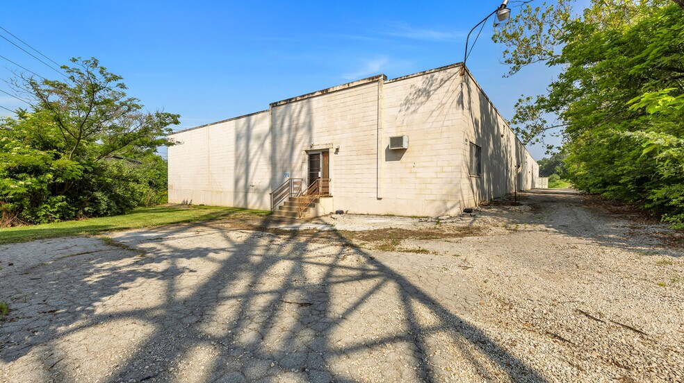 More Photos Of 333 Sante Ave, Kirkwood Warehouse For Lease