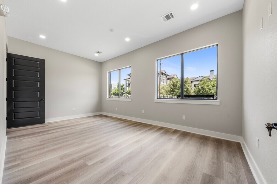 More Photos Of 213 Bella Katy Dr, Katy Medical For Lease