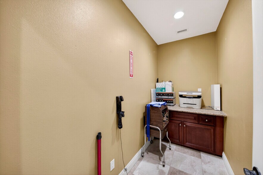 More Photos Of 408 S Beach Blvd, Anaheim Medical For Sale