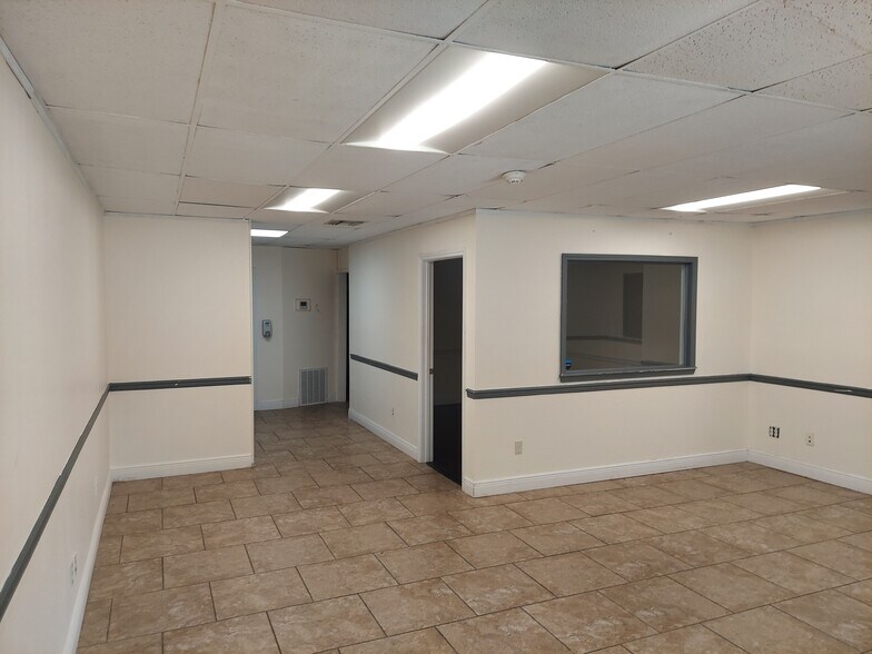 More Photos Of 180 E Burgess Rd, Pensacola Office For Lease