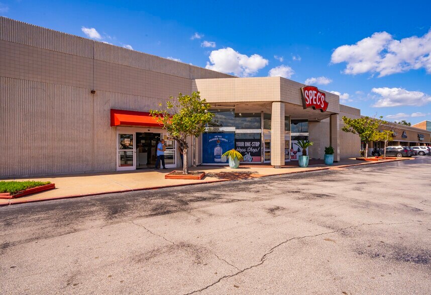 More Photos Of 11920-11990 Westheimer Rd, Houston Unknown For Lease