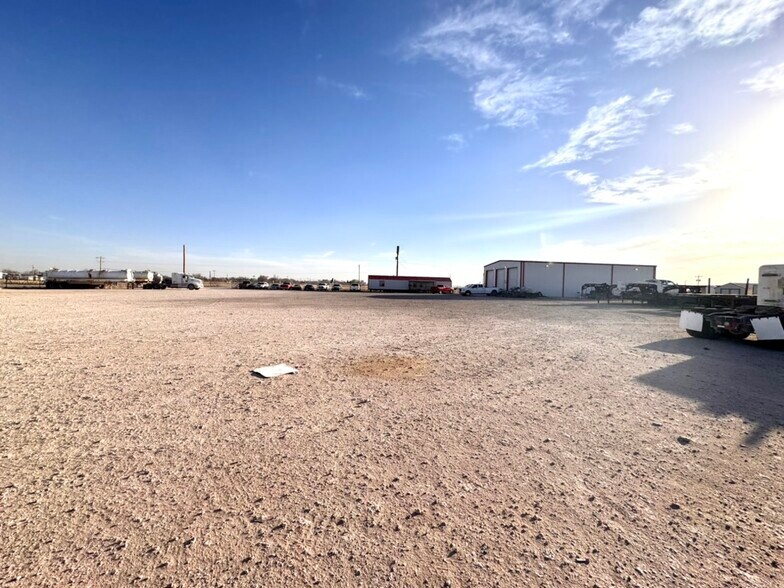 More Photos Of 5210 W Dunnam St, Hobbs Truck Terminal For Sale
