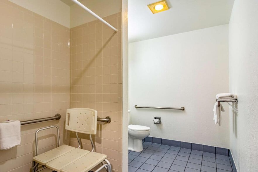 More Photos Of 2440 Williams St, Chattanooga Hotel For Sale
