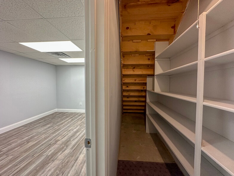 More Photos Of 406 E Pennsylvania Blvd, Feasterville Trevose Light Distribution For Lease