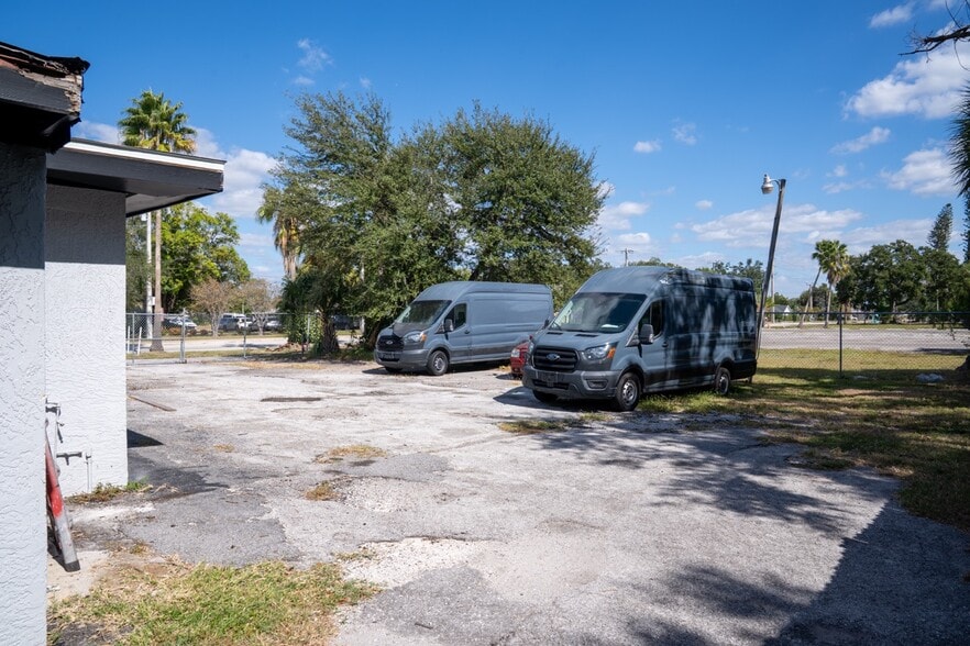 More Photos Of 108 9th Ave E, Bradenton Freestanding For Sale