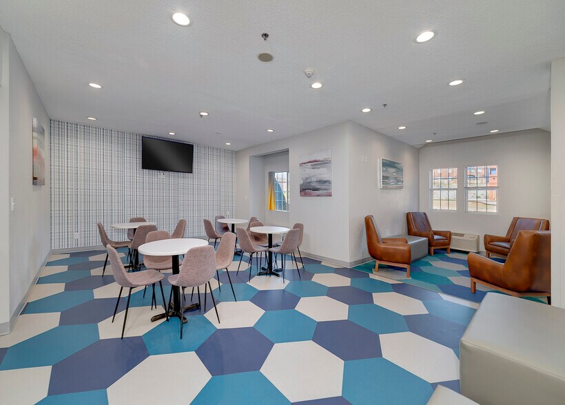 More Photos Of 195 Country Club Dr, Stockbridge Hotel For Sale