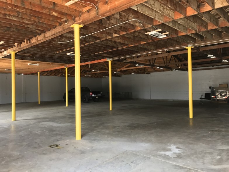 More Photos Of 2525 Kansas Ave, Riverside Manufacturing For Sale