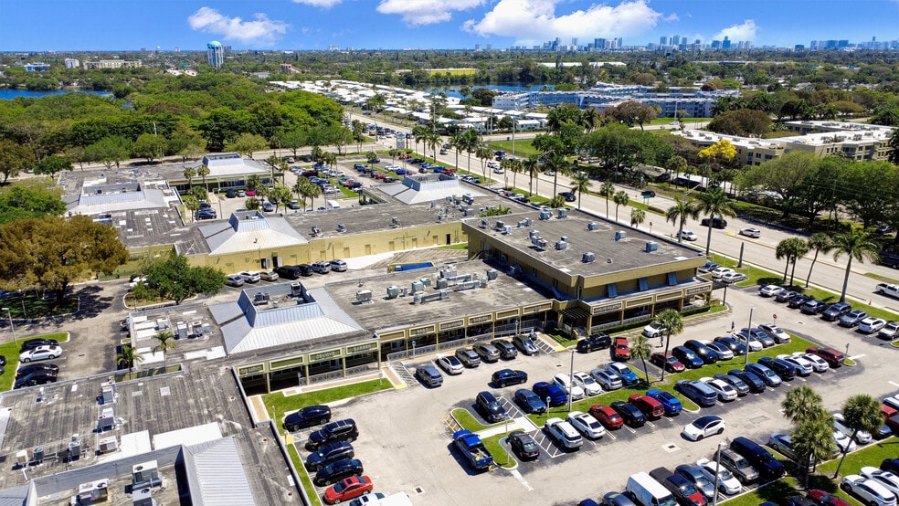 More Photos Of 3359-3399 Sheridan St, Hollywood Storefront For Lease