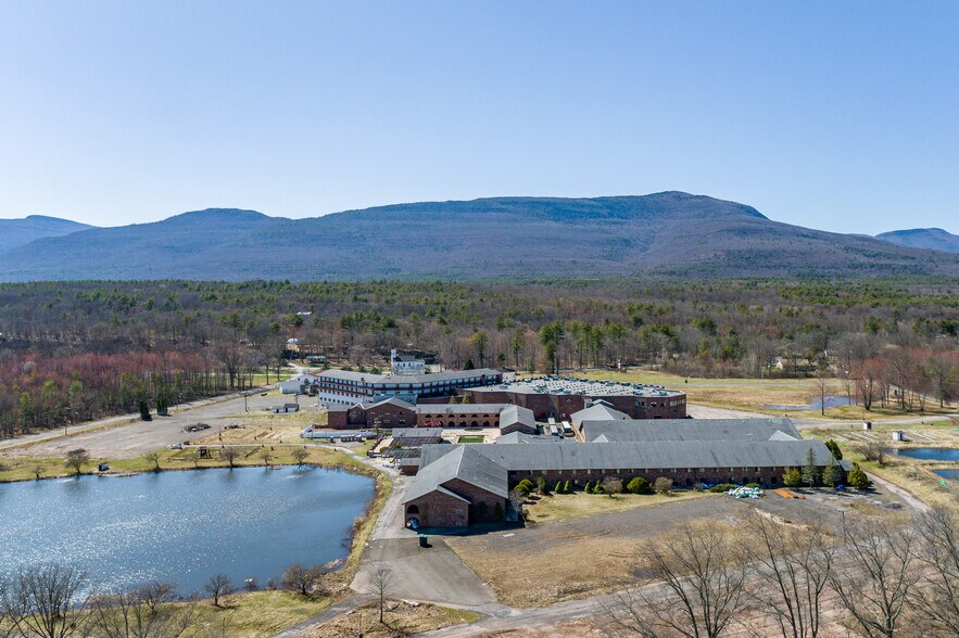 More Photos Of 4858 Route 32, Catskill Hotel For Lease