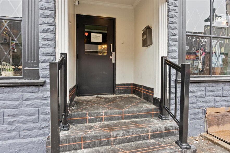 More Photos Of 21 Celina St, Oshawa Restaurant For Sale