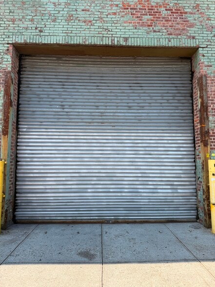 More Photos Of 35 Bowne St, Brooklyn Warehouse For Lease