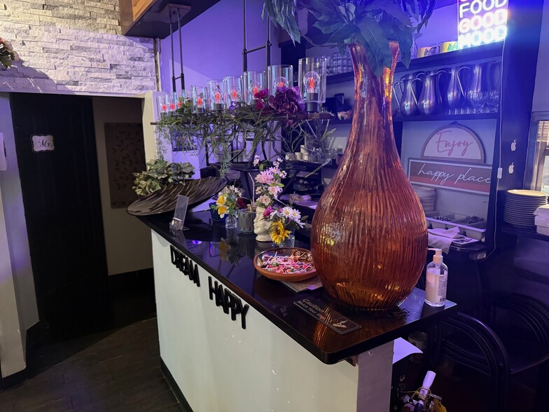 More Photos Of 1421 W Chicago Ave, Chicago Apartments For Lease