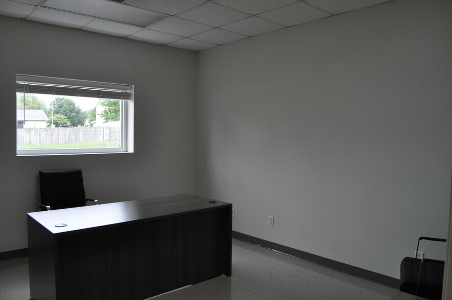 More Photos Of 2333 W Emory Rd, Powell Industrial For Sale