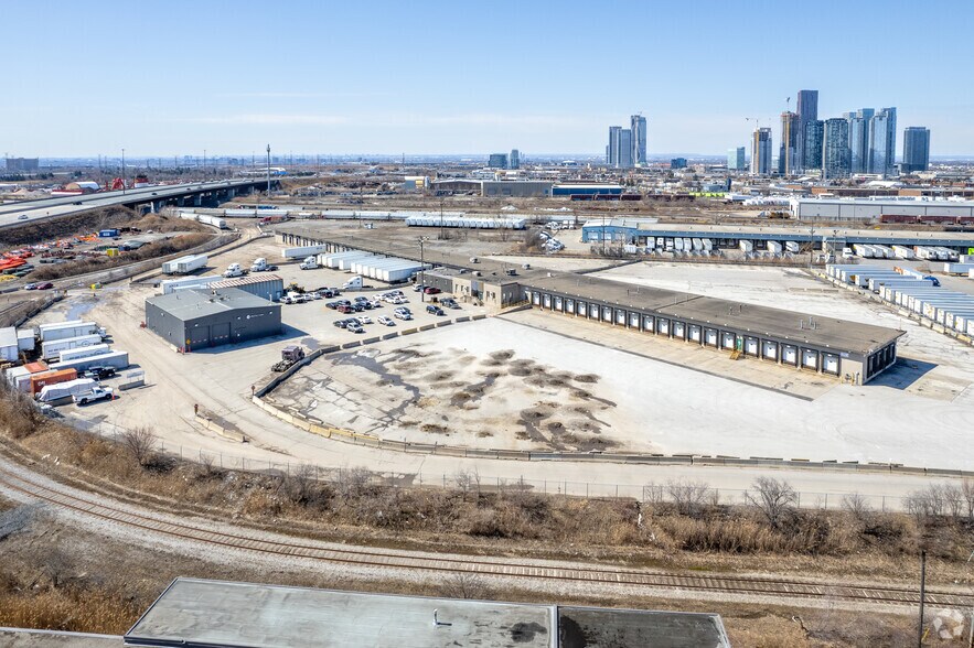 More Photos Of 101 Doney Cres, Vaughan Truck Terminal For Lease