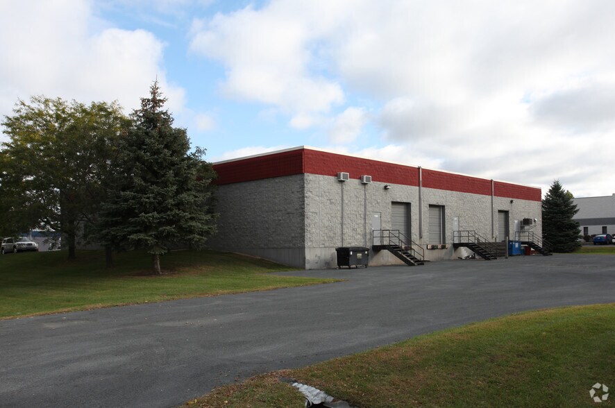 More Photos Of 1580-1584 NE 93rd Ln, Blaine Flex For Lease