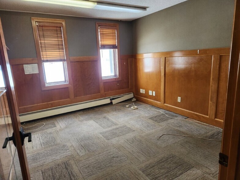 More Photos Of 11356 215th St W, Lakeville Manufacturing For Sale