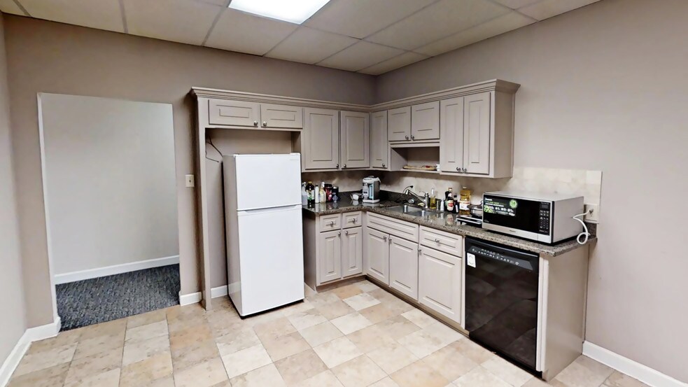 More Photos Of 3120 Medlock Bridge Rd, Peachtree Corners Light Distribution For Lease