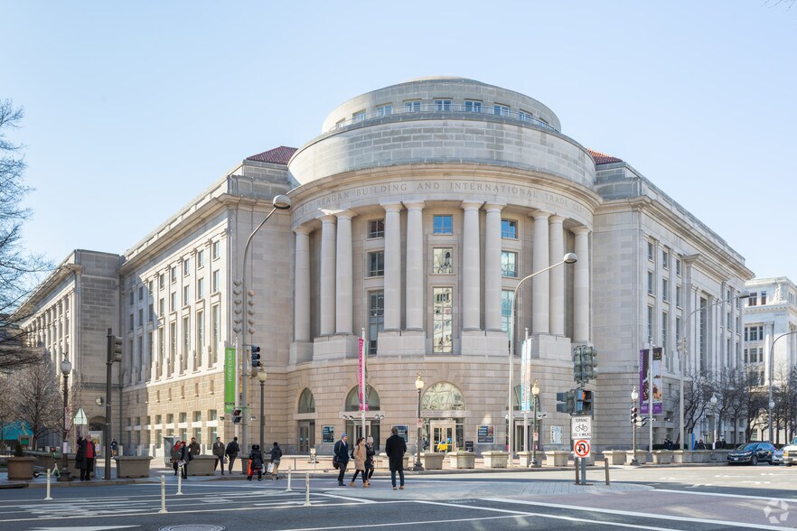 More Photos Of 1300 Pennsylvania Ave NW, Washington Office For Lease