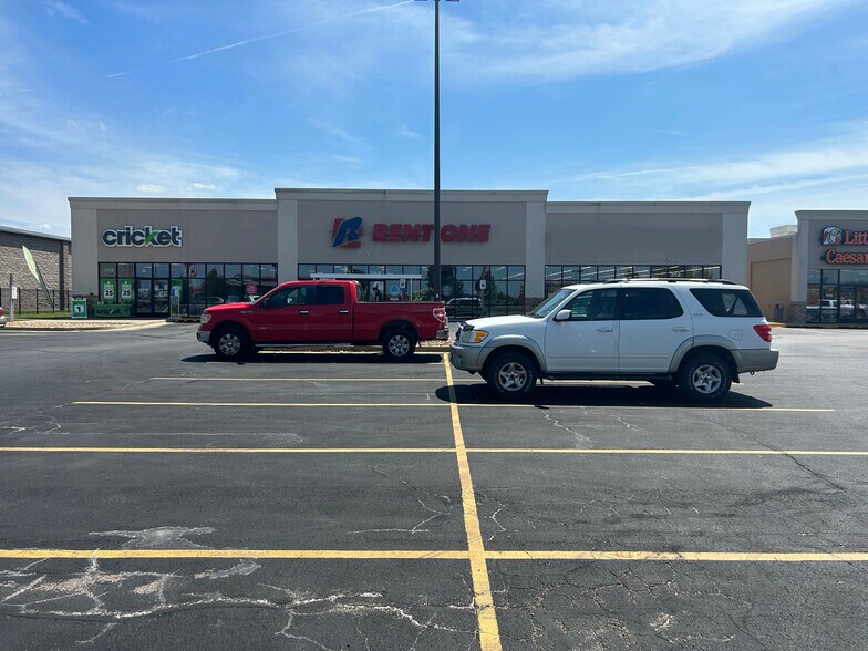 More Photos Of 306-316 Park Ridge Rd, Sullivan Storefront For Lease