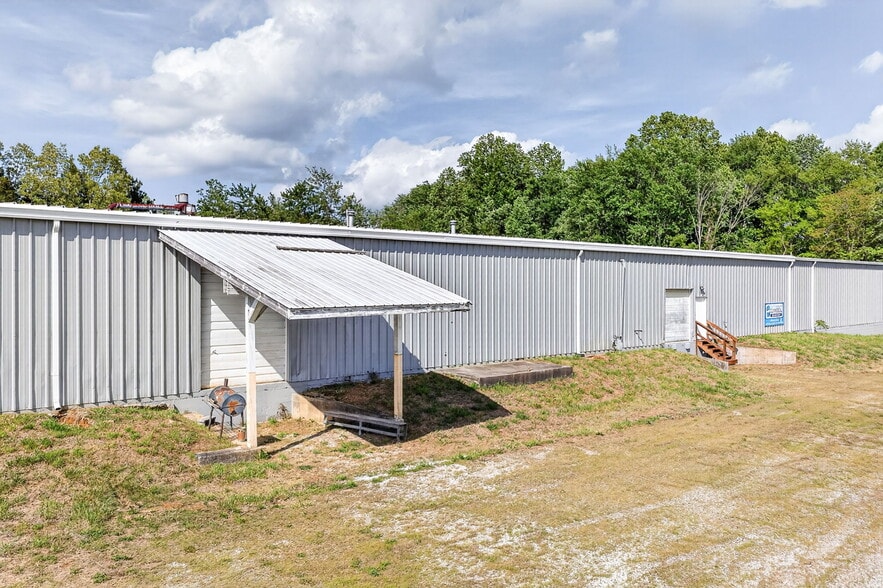 More Photos Of 167 Industrial Park Cir, Livingston Manufacturing For Lease
