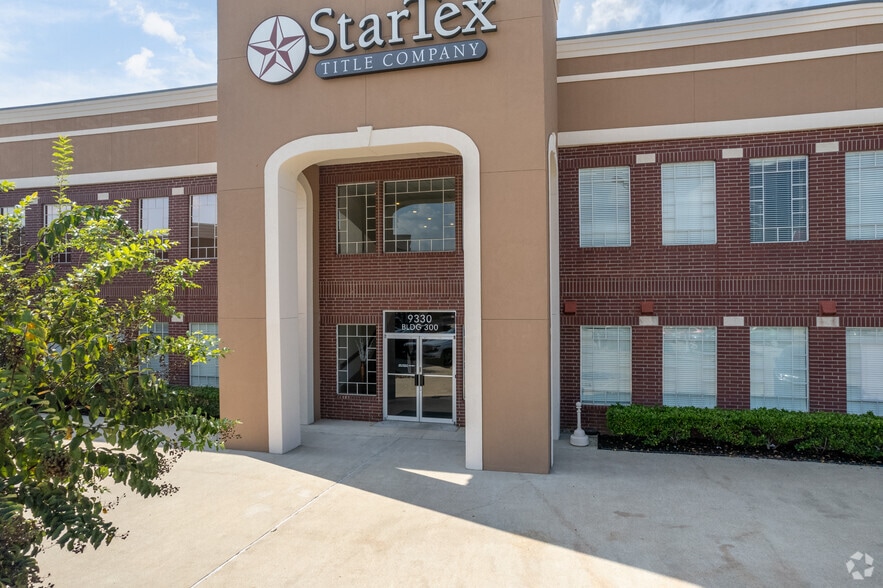 More Photos Of 9330 W Broadway St, Pearland Unknown For Lease