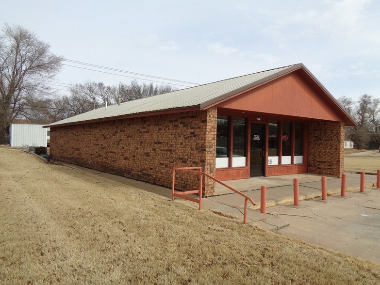 More Photos Of 916 Oklahoma Blvd, Alva Storefront For Sale