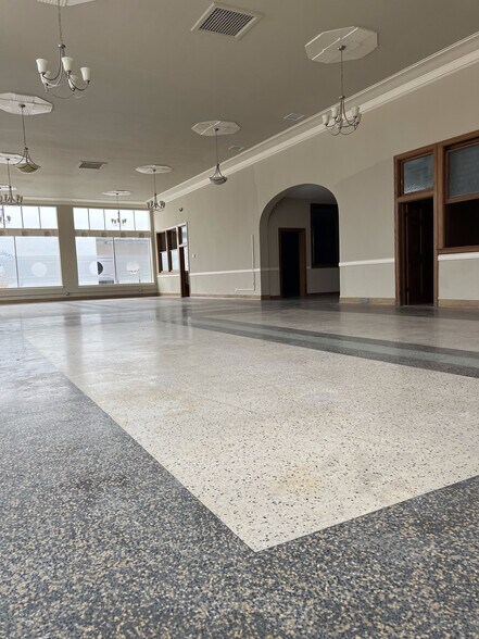 More Photos Of 223 Commerce St, Kingsport Storefront For Lease