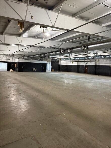 More Photos Of 2309 Dunmore Ct, High Point Manufacturing For Lease