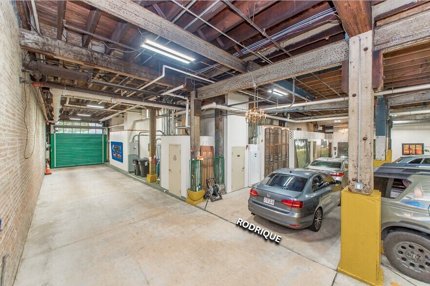 More Photos Of 747 Magazine St, New Orleans Office For Sale