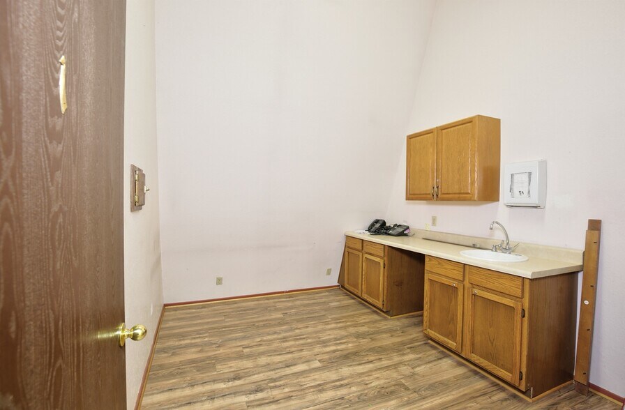 More Photos Of 404 W Main St, Payson Rehabilitation Center For Lease