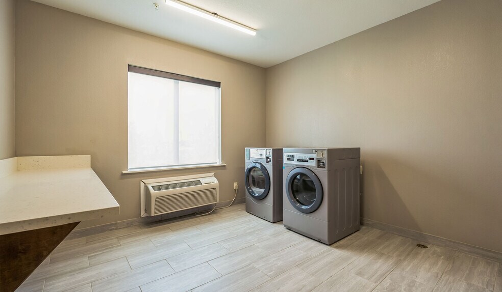 More Photos Of 46300 Interstate 10, Winnie Hotel For Sale