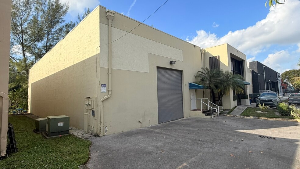 More Photos Of 2248-2252 NW 93rd Ave, Miami Warehouse For Sale