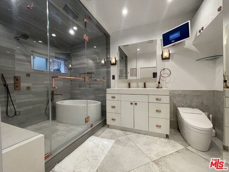 More Photos Of 425 Sunridge St, Playa Del Rey Multifamily For Sale