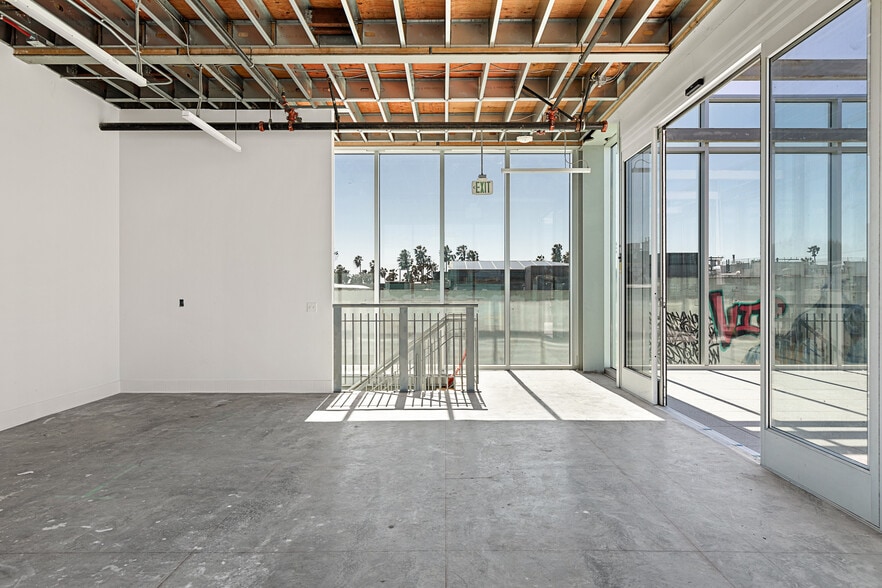 More Photos Of 78 Market, Venice Restaurant For Lease