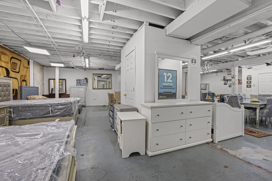 More Photos Of , Minneapolis General Retail For Sale