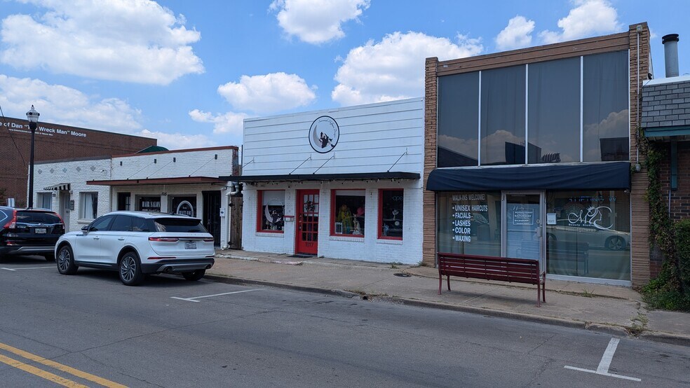 More Photos Of 1017 S Broadway St, Carrollton Storefront For Sale