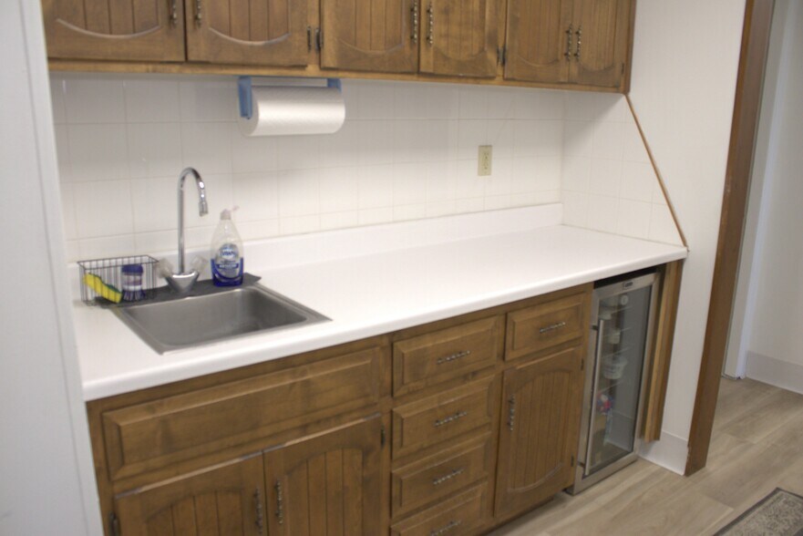 More Photos Of 1331 N Stewart Ave, Springfield Medical For Lease