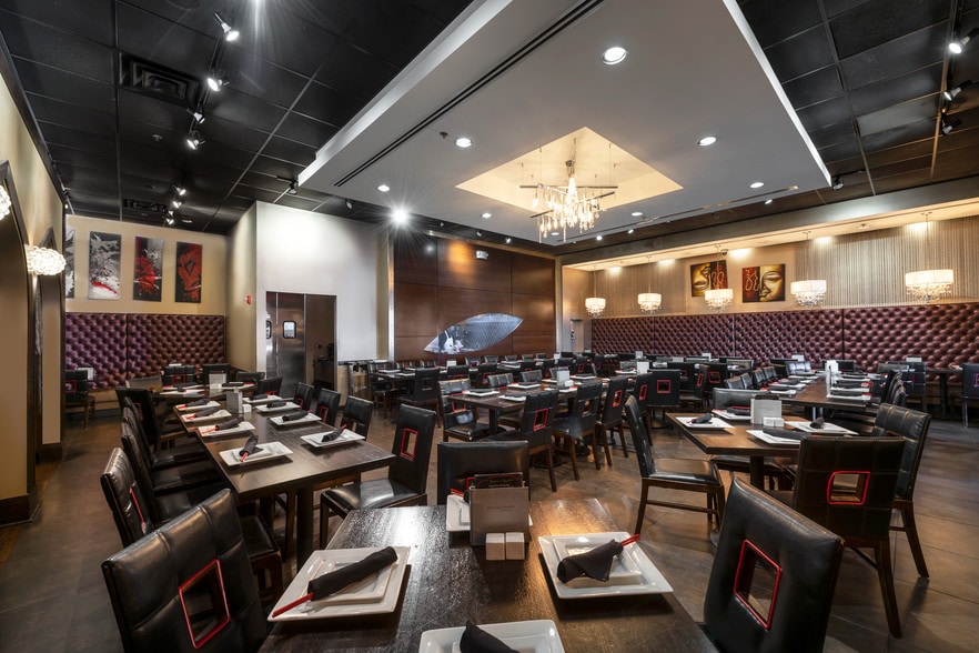 More Photos Of 675 W Golf Rd, Hoffman Estates Storefront For Lease