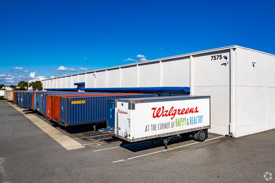 More Photos Of 7575 Chancellor Dr, Orlando Distribution For Lease